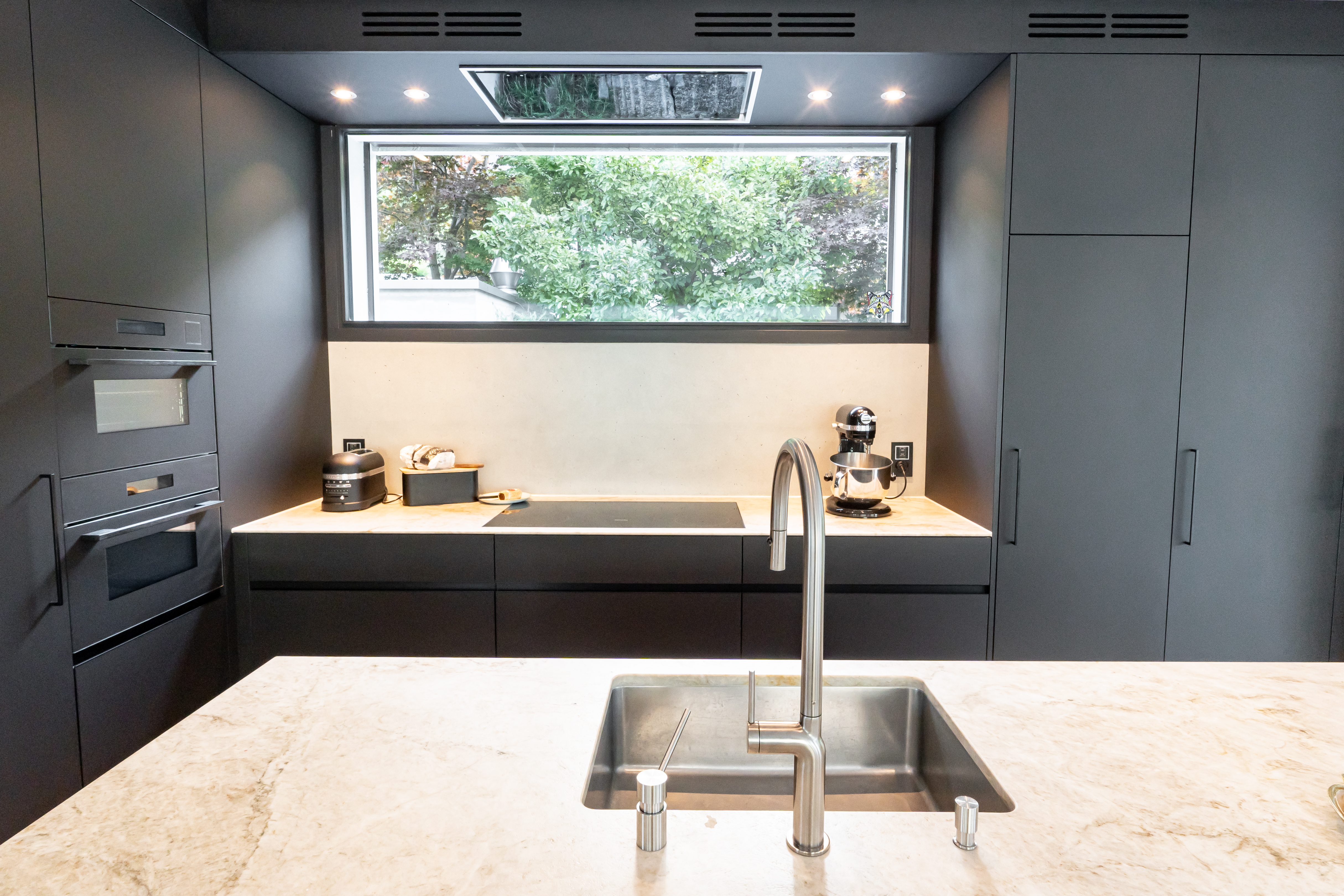 Einbauküche & Terrassensitzplatz